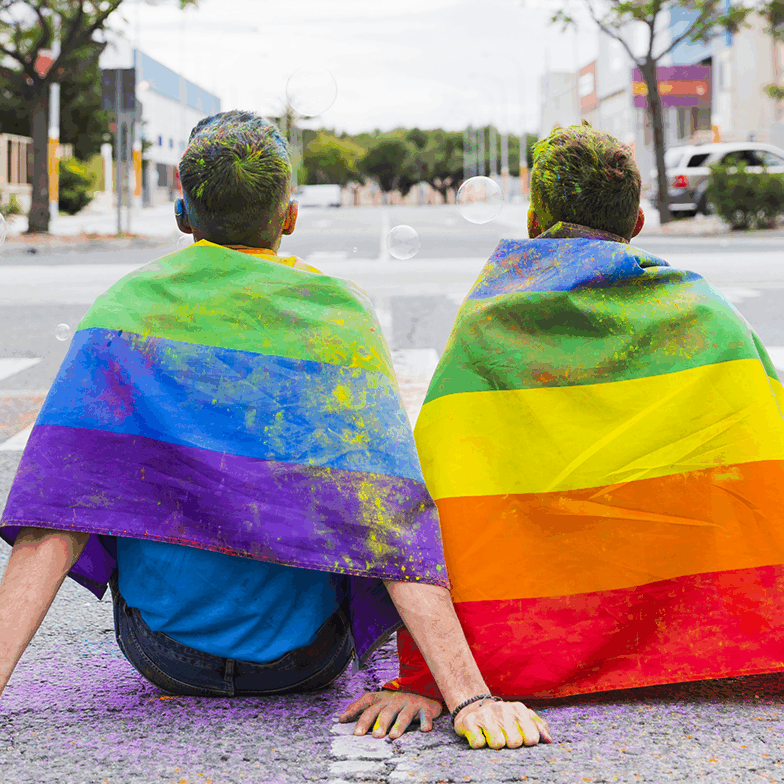 nem todas as pessoas têm as mesmas oportunidades de bem-estar mental — e é por isso que é fundamental reconhecer os desafios únicos enfrentados por pessoas LGBTQ+.